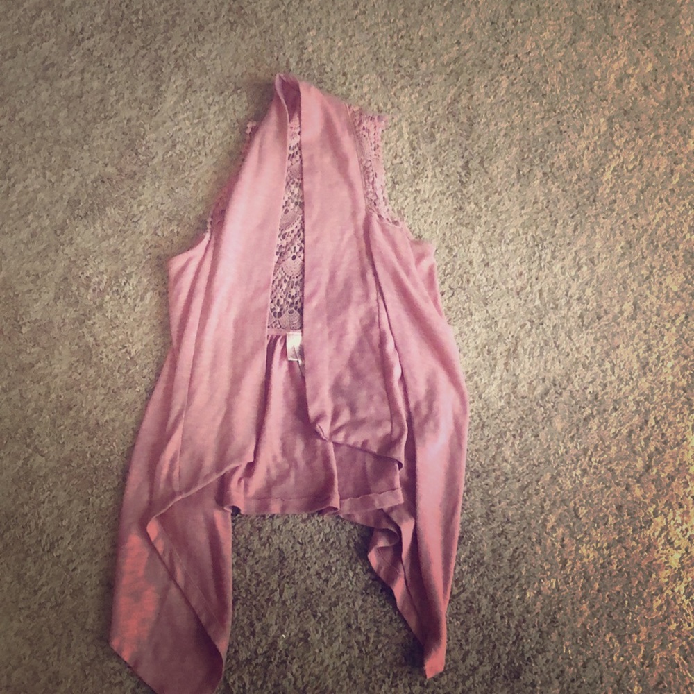 Sleeveless (lace) cardigan